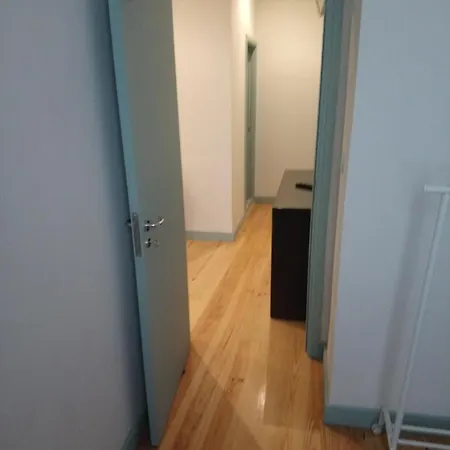 Near River 63 * Vila Nova de Gaia