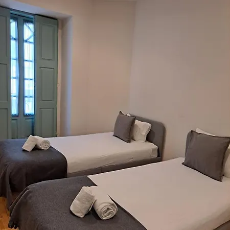 Near River 63 Apartman *