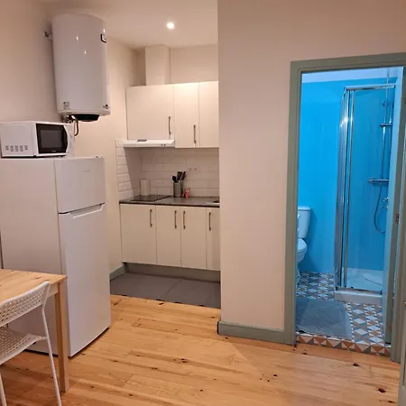 Near River 63 Apartman *