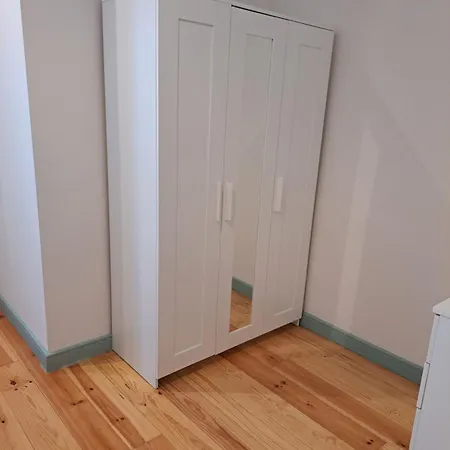 Apartman Near River 63 *