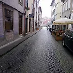 Near River 63 * Vila Nova de Gaia