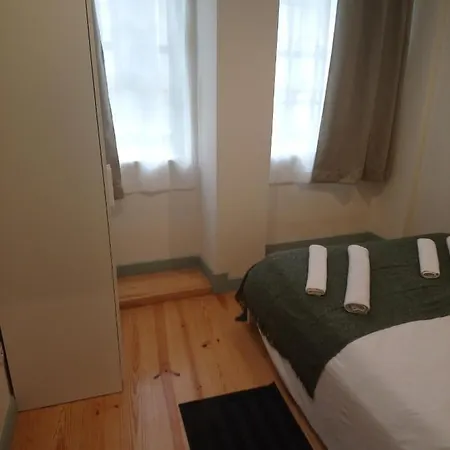 Near River 63 דירה