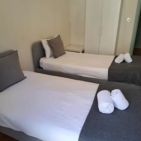 Near River 63 דירה *