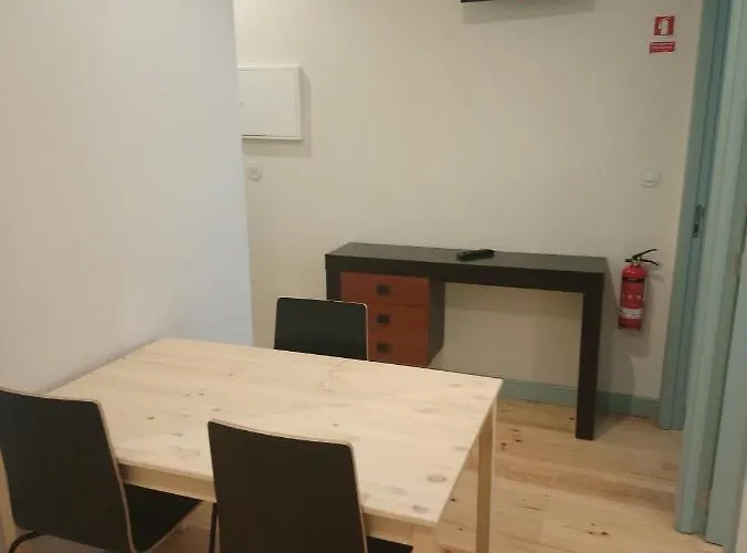 Apartament Near River 63 *